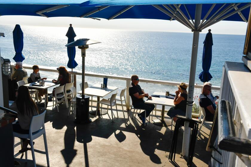 People dine by the ocean. 