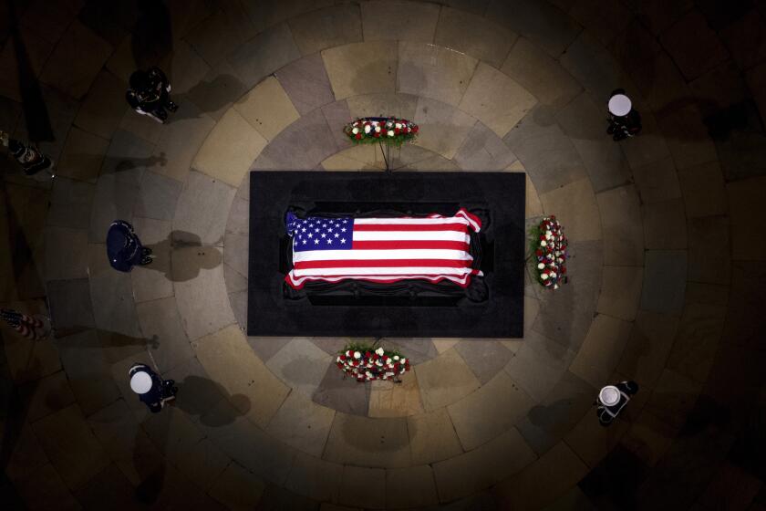 Los restos del expresidente Jimmy Carter son velados en el Capitolio estadounidense en Washington el 7 de enero del 2025. (Andrew Harnik/Pool via AP)